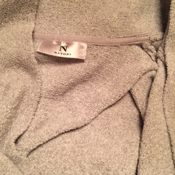 Natori Aura Sweater Robe Soft Dove Gray NWT Size Medium - Picture 6 of 10
